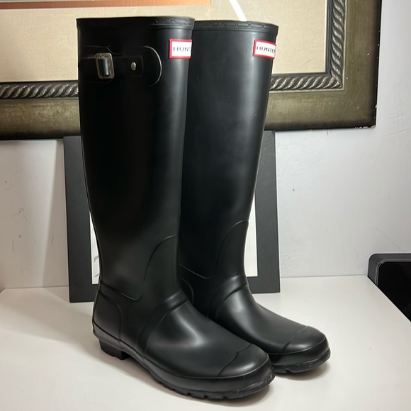 Hunter Shoes - Hunter Women's Original Matte Tour Buckle Strap Rain Boots Size 7/8